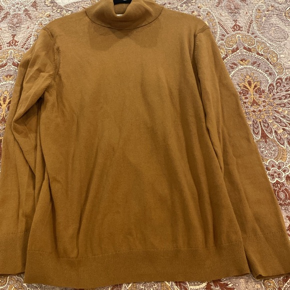 Gap, camel color, turtleneck sweater, size large - Picture 4 of 4